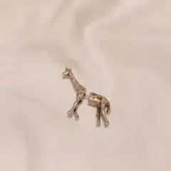 個性派ピアス　キリン
