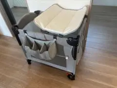 グレー ベビーベッド おむつ替えマット付き