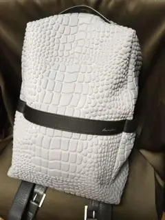 カワカワ凸凹クロコ型押リュック鞄ワニ革クロコダイル柄waniバッグwet