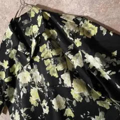総柄 花柄 オープンカラー 黒ベース バラは白と黄緑 L 半袖シャツ
