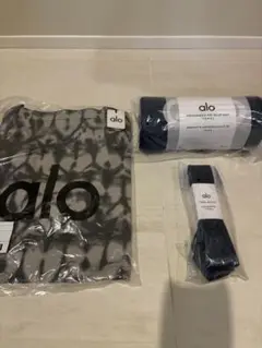 【新品未使用】Alo ヨガマットタオル　ヨガストラップ　ショッパートートセット 新品未使用】Alo ヨガマットタオル ヨガストラップ ショッパー
