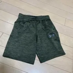Under Armour カーキハーフパンツ140