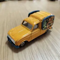 NOREV製ミニカー　RENAULT R4 FOURGONNETE 2台まとめて NOREV製ミニカー RENAULT R4 FOURGONNETE 2台まとめて - メルカリ