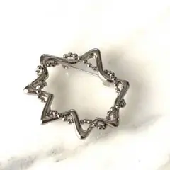 シルバーブローチ