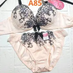 【新品未使用】格安！ブラショーツセット A85 947100 ピーチ フェミニン