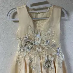 クリーム色 刺繍入り フォーマルドレス