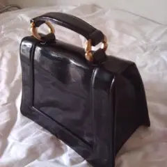 黒レザー風 ハンドバッグ 金具付き