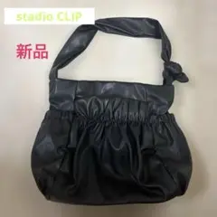 黒い合成皮革ショルダーバッグ