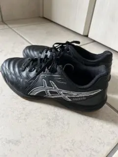 asics フットサルシューズ 黒 24cm