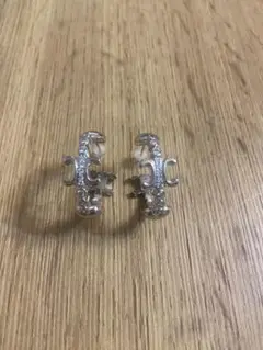 シルバー　ロゴピアス