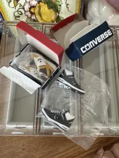 新品CONVERSE ミニチュアフィギュア ブラック/ホワイト