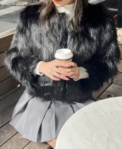 ボリュームフェイクファーコート