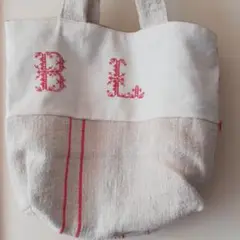 アンティーク リネン モノグラム刺繍のトートバッグ