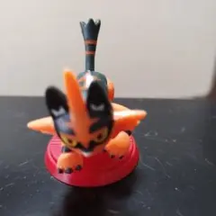 リオル フィギュア オレンジ 黒　チョコエッグ付録