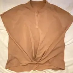 ベージュ 半袖 プルオーバー