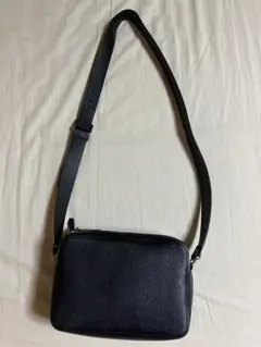 黒のショルダーバッグ