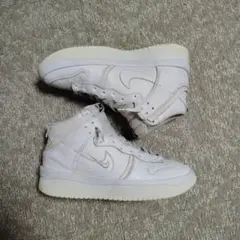 Nike ホワイト ハイカットスニーカー