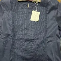 フロント刺繍ブラウス　7分袖　新品未使用　ネイビーＭサイズ