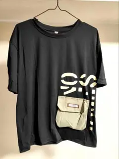 ブラックTシャツ カーキポケット付き 英字ロゴ S〜Mサイズ相当