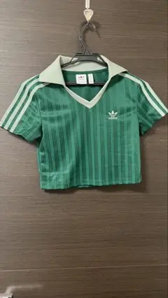 adidas グリーン ストライプ クロップドジャージ