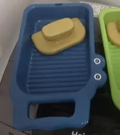 青いお風呂用トレイ 目付き