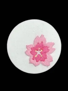 ❤︎刺繍缶バッジ❤︎【桜】