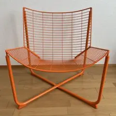オレンジ メッシュ構造 金属椅子