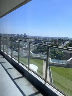高層ビル バルコニー 景色