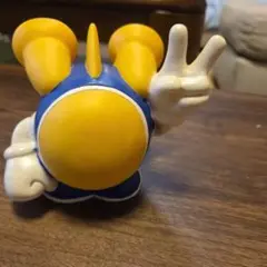 キャラクター型フィギュア 青と黄色