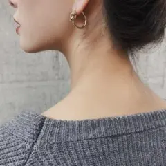 ◆新品◆シルバー☆上品ノットピアス☆重厚フープピアス☆結び目☆男女