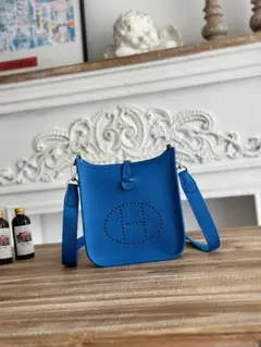 HERMES レザーショルダーバッグ 青 ロゴ刺繍