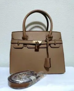 タイムセール 大人気　美品　カデナ付きハンドバッグ　ベージュ