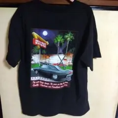 IN N OUT BURGERのTシャツ