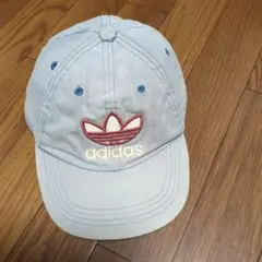 adidas ロゴ刺繍 キャップ ライトブルー