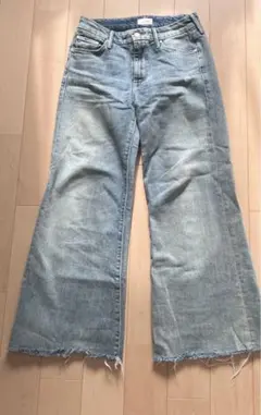 mother denim the roller crop fray