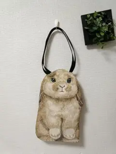 ハンドメイド　ウサギ型バッグ　振り向きポーズがかわいい　サブバッグ　ウサギちゃん