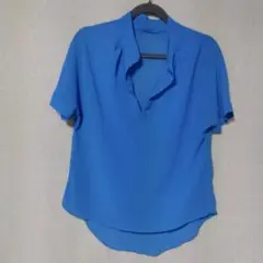 【美品】青のVネック半袖シャツ