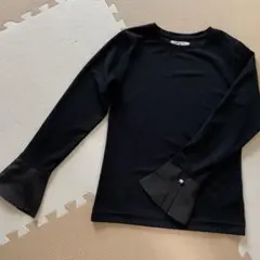URBANITY 黒 フレア長袖 パール付き　カットソー　しまむら