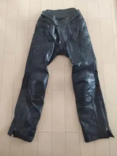 【牛革】SIMPSON レザーパンツ 黒 L パデッド ライダース 膝パッド入 SIMPSON 黒バイクパンツ 膝パッド付き