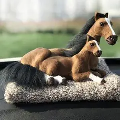 馬と子馬の置物