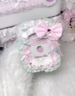 ピンクグリーン トレカケースデコ おまけ付き かわいい