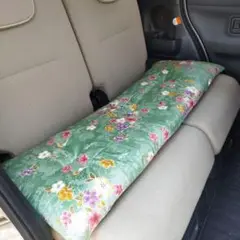 新品 自家用車の後部座席にピッタリサイズ座布団　手作り　ハギレ　ふとん職人手作り