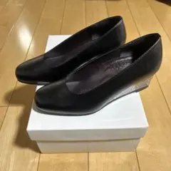 ブラックウェッジヒール靴