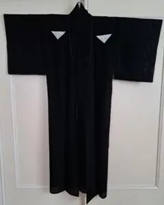 喪服着物 【黒着物 夏用 絽】新品未使用品 しつけ糸有り　五つ紋入り
