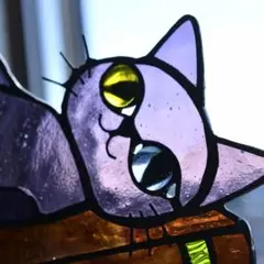 ステンドグラスのオッドアイの猫