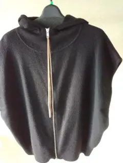 ラ.イマージュ黒 フード付きベスト