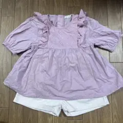 薄紫色フリルブラウスと白ショートパンツセット