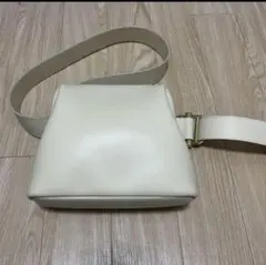 OSOI アイボリー ボディバッグ OSOI アイボリー ボディバッグ