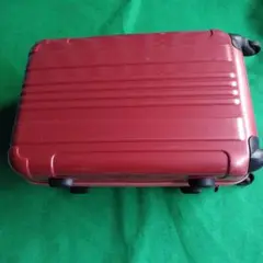 札幌発‼️美品‼️赤いキャリーケース ハンドル付き ロック機能　鍵付き‼️