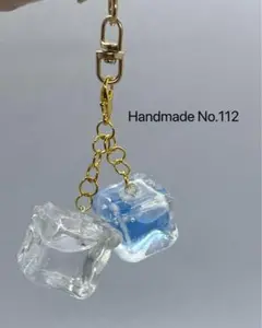【チャーム】レジン　氷　青　水色　クリア　夏　キーホルダー　ハンドメイド112